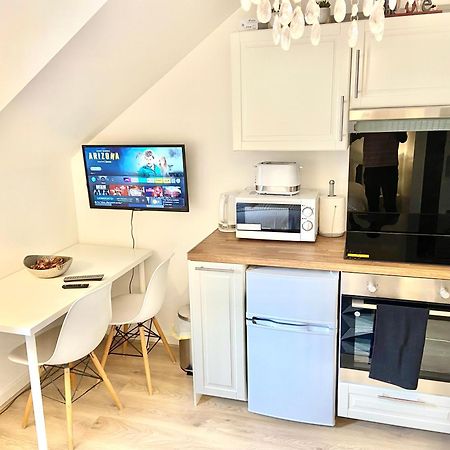 London Studio Self Contained, Newly Furbished Екстериор снимка