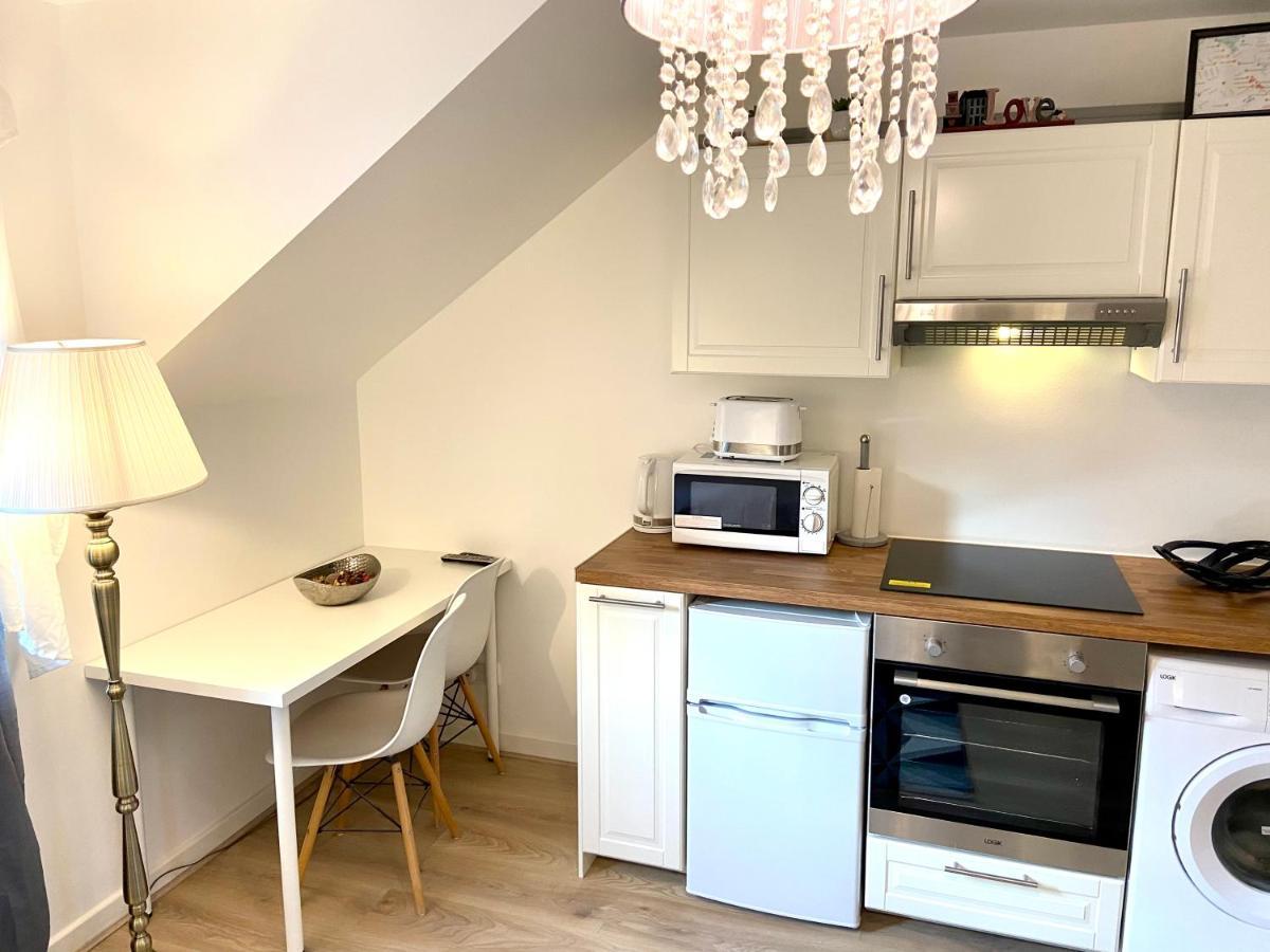 London Studio Self Contained, Newly Furbished Екстериор снимка